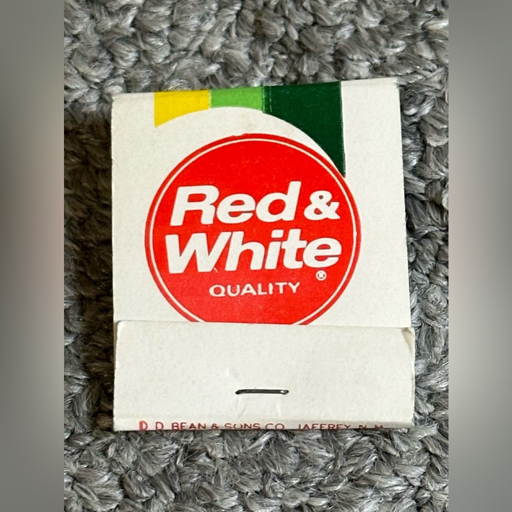 Vintage Matchbook Red & White Quality Products Advertising Store Stripes Matches